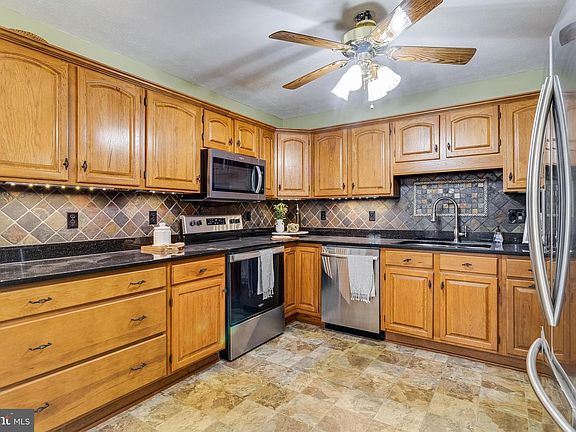 3rd image of 23015 Wedgewood Ln