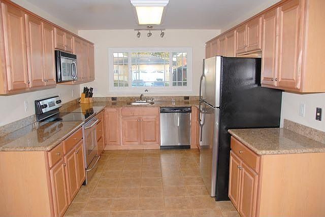 1st image of 1646 Claremont Dr