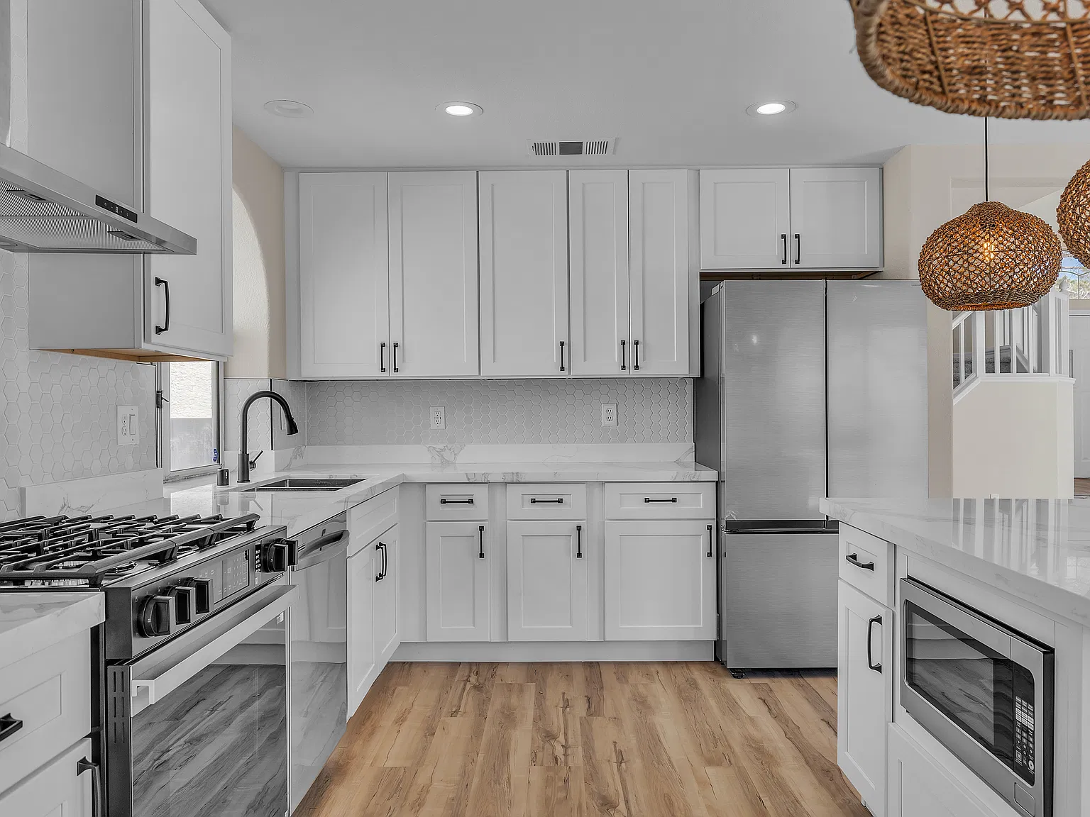 4 bed, 2.5 bath, 1929 sqft, $3,495 — Photo 3