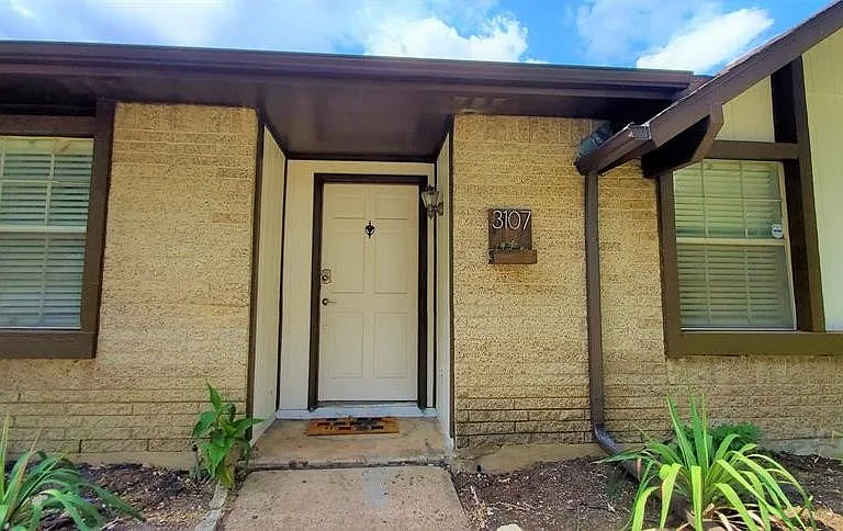 3107 Falkland Rd — Photo 5
