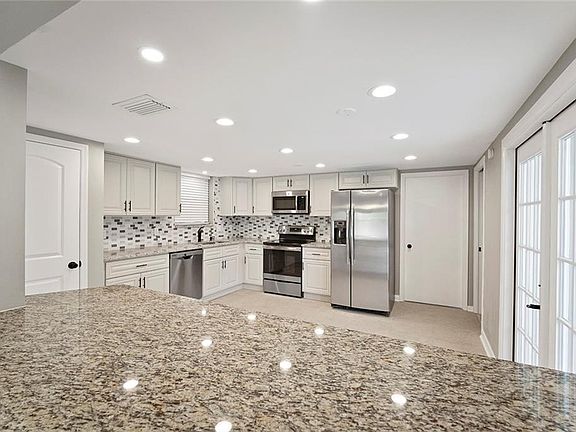 4th image of 1118 Lakemont Dr