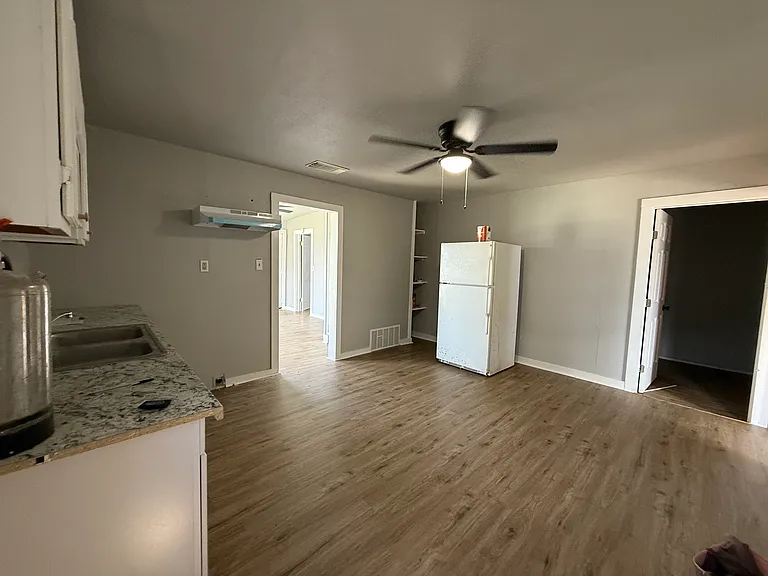 1502 Thompson Pl #B — Photo 8