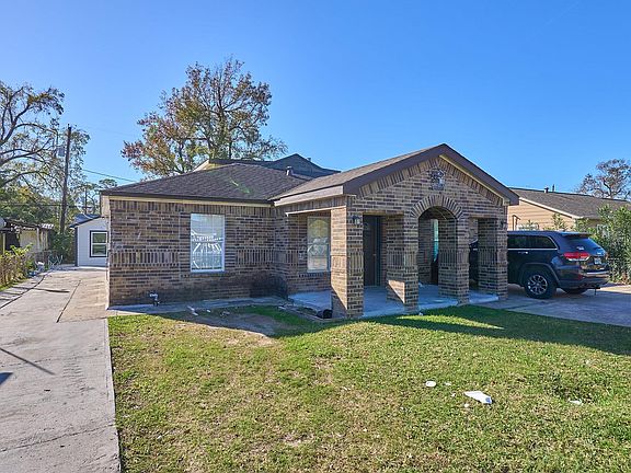 3rd image of 9010 Linda Vista Rd