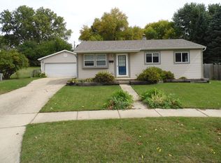 2834 Green Dale Dr, Rockford, IL 61109