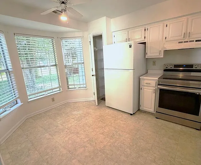 900 Gretna Green Dr — Photo 5