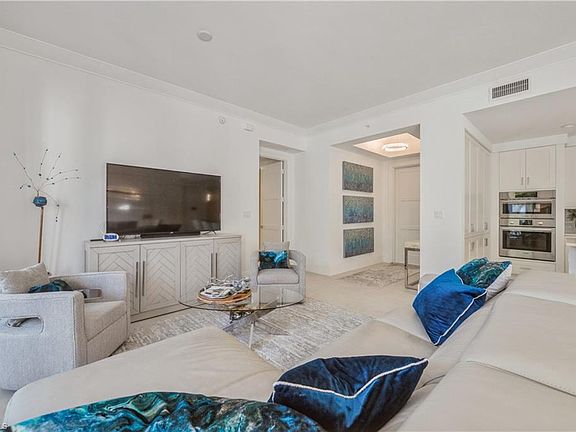 5th image of 1135 3rd AVE S #304