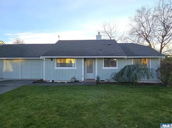 833 N Canterbury Ct, Sequim, WA 98382