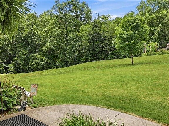 3rd image of 203 Oakleaf Way