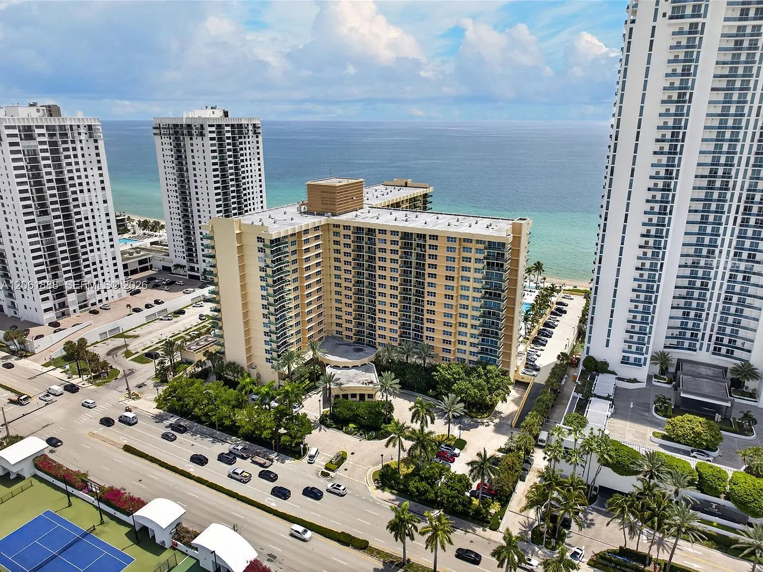 Wave Condo — Photo 2