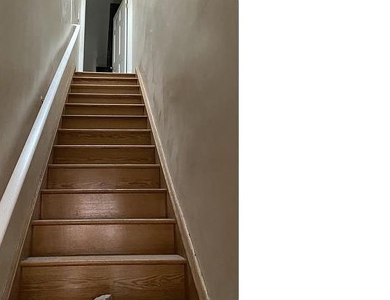 4th image of 21017 Hollis Ave