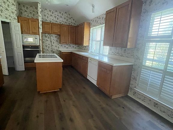 3rd image of 566 County Road 3745
