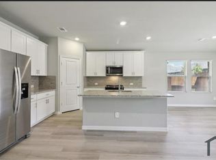 911 Edgehurst Dr, McKinney, TX 75071