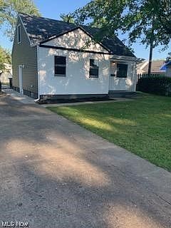 1st image of 430 Winckles St