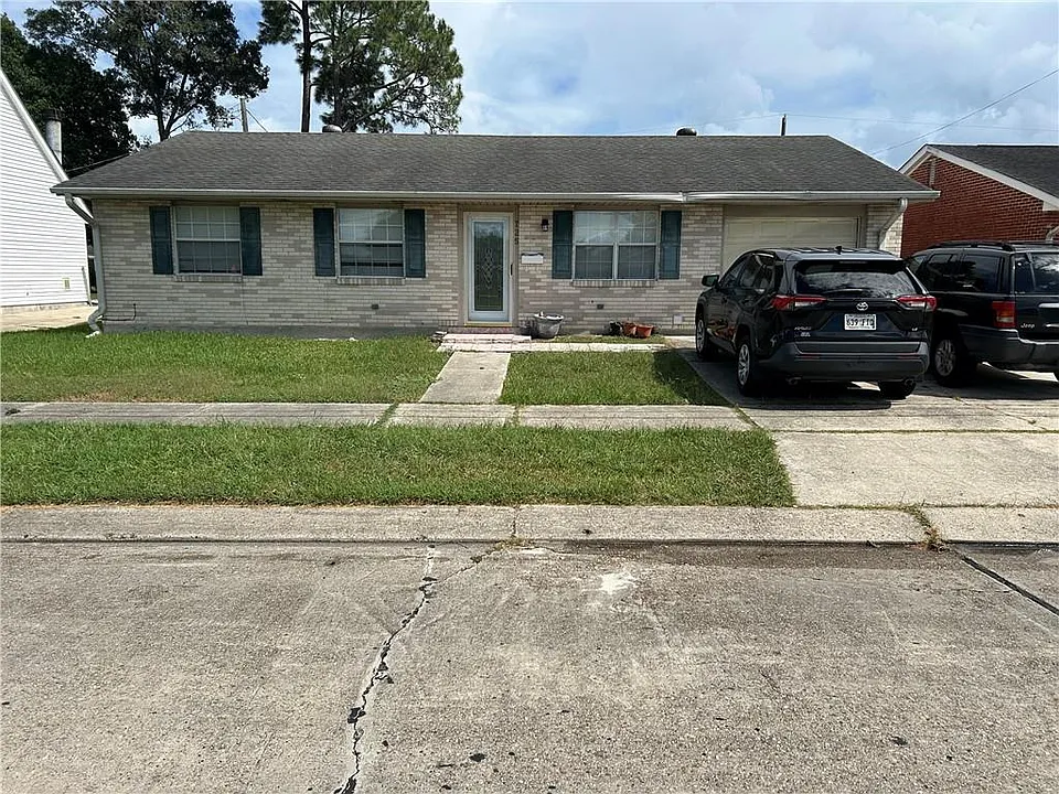 725 Oakwood Dr