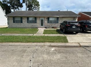 725 Oakwood Dr, Gretna, LA 70056