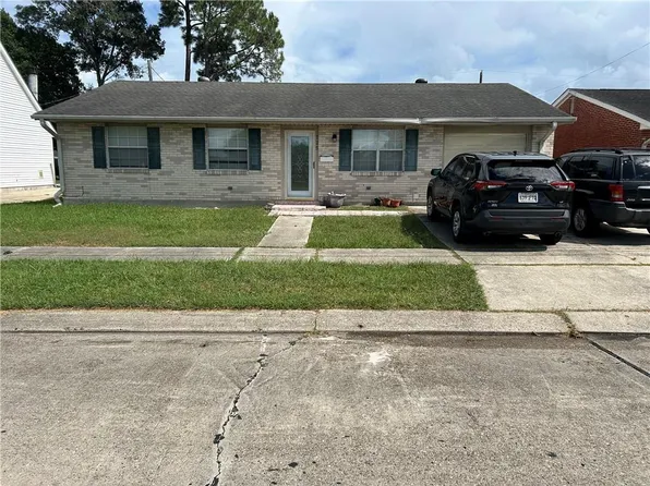 725 Oakwood Dr, Gretna, LA 70056