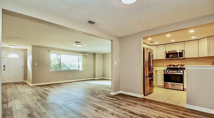 1st image of 56419 W Vogel Ave