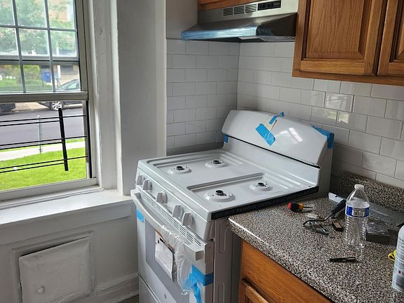 3rd image of 21 Rich Ave APT 2L
