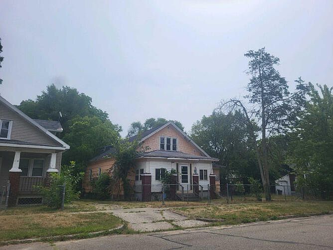 1st image of 186 Howland St