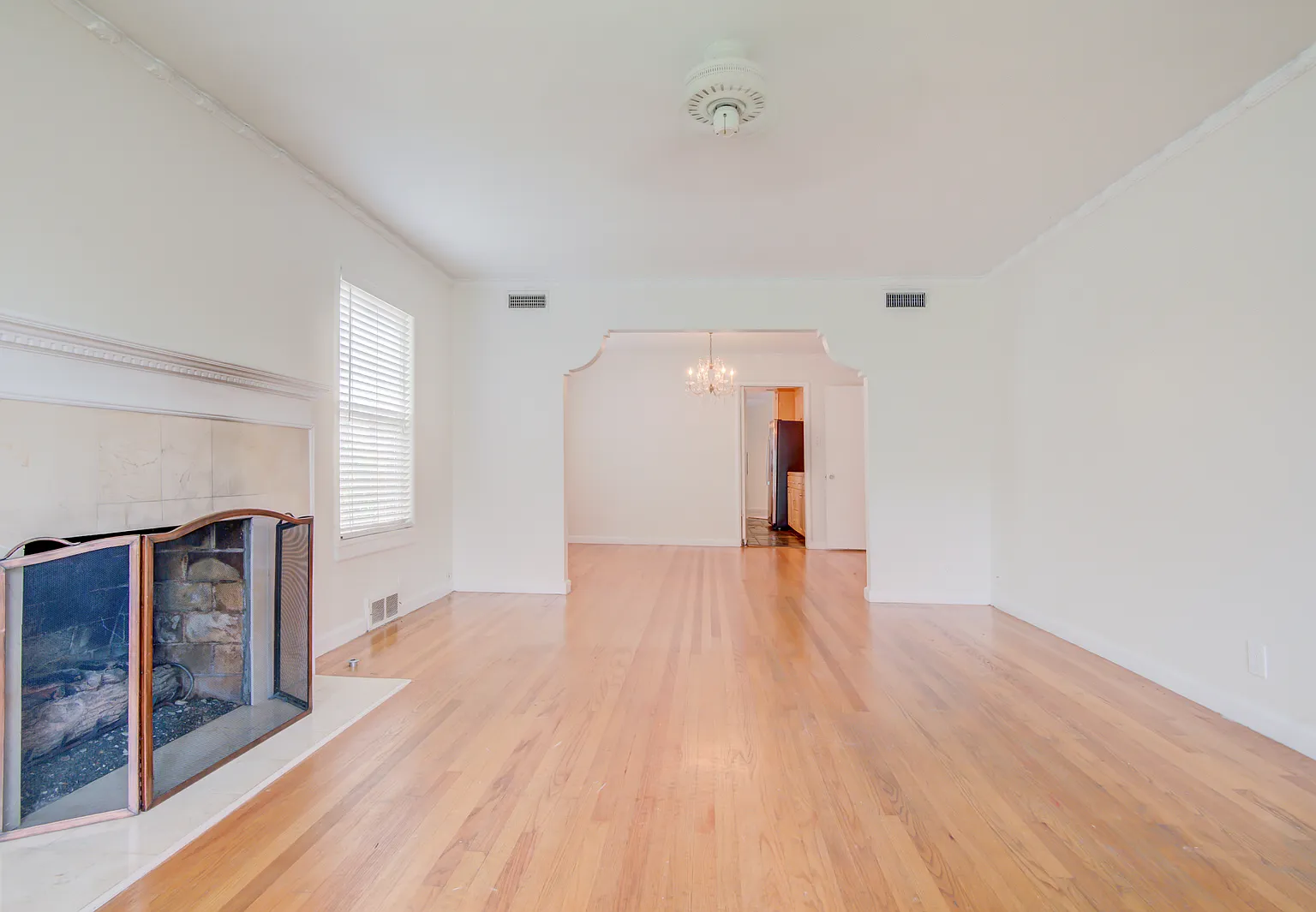 6307 Kenwood Ave — Photo 3