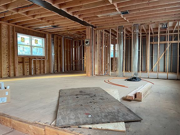 5th image of 95 Finlay Ave