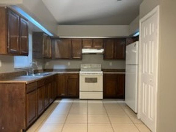5th image of 208 Ashford Pl
