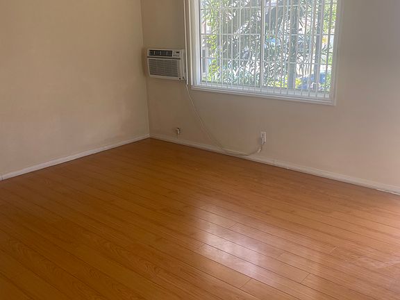 3rd image of 1365 E Harvard St APT A