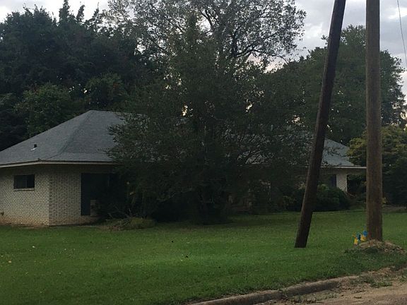 3rd image of 1825 Swayze St