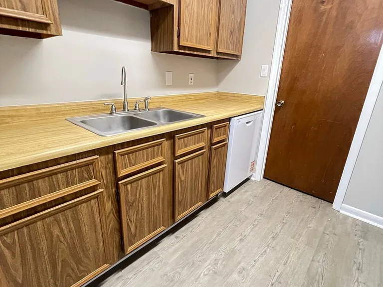Pecan Manor Apartments — Photo 32