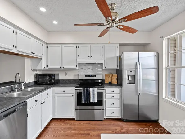 218 Water Oak Dr, Pineville, NC 28134