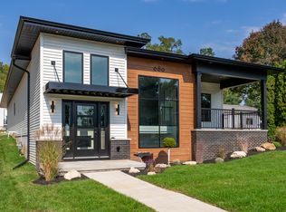 686 Jones Ct, Bettendorf, IA