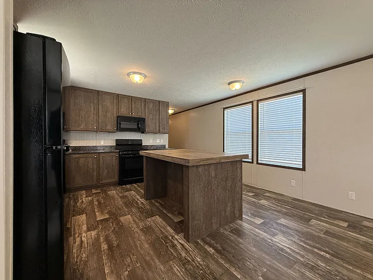 38000 Le Chateau Blvd #49 — Photo 8