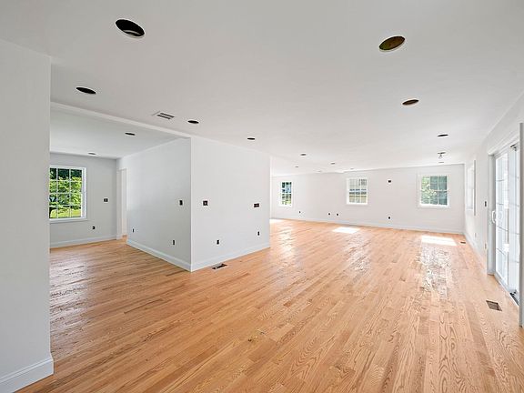 5th image of 90 Liberty St
