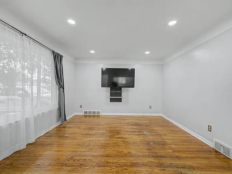 4205 Katherine St — Photo 6