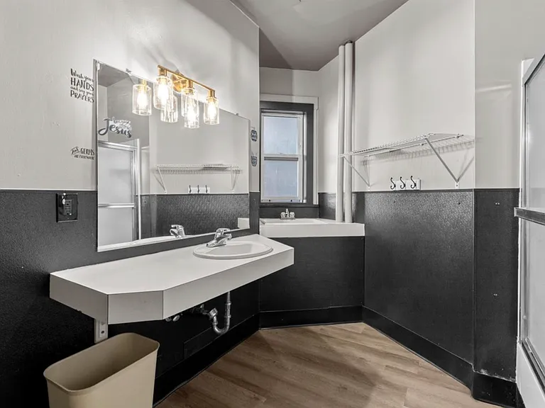 222 S Howard St — Photo 22