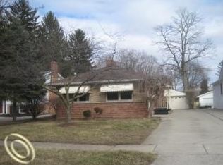 22726 Lake Way St, Farmington, MI 48336