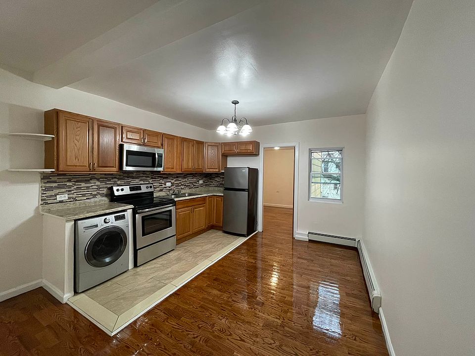 1st image of 2303A Pacific St #4