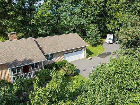 2nd image of 153 Ridgefield Road