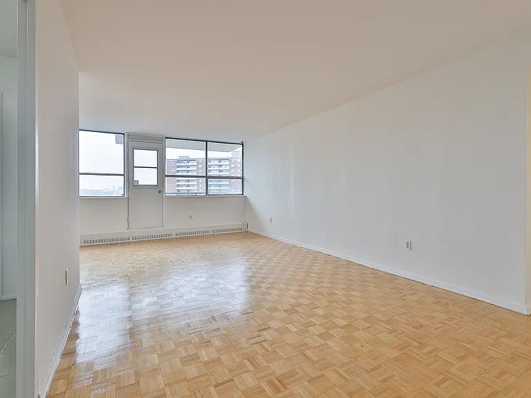 2089 Lawrence Ave W — Photo 11