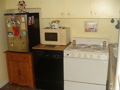 2nd image of 394 Nichols Rd
