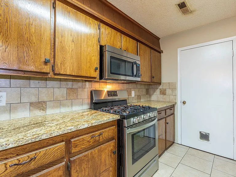 4902 S Gum Ave — Photo 52