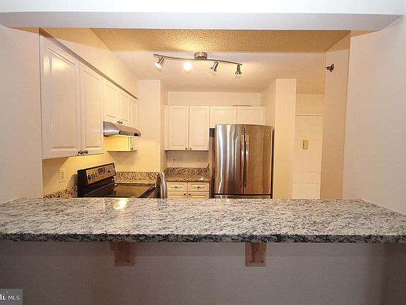 4th image of 2181 Jamieson Ave Unit 3-505