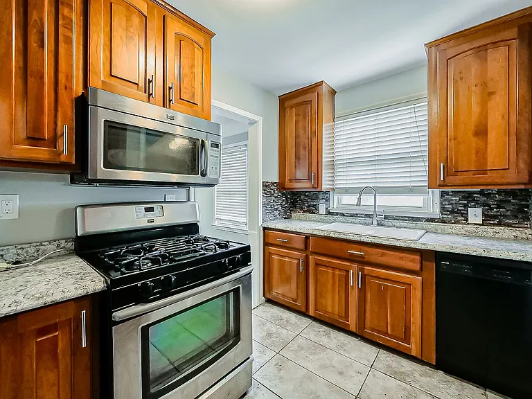 113 S Minerva Ave — Photo 6