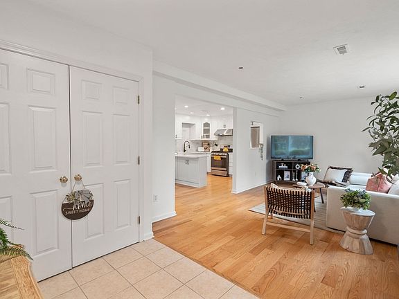 5th image of 110 Coolidge Hill Rd APT 2