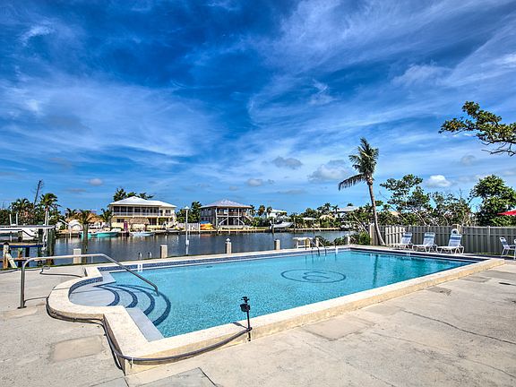 4th image of 130 Coco Plum Dr APT 202