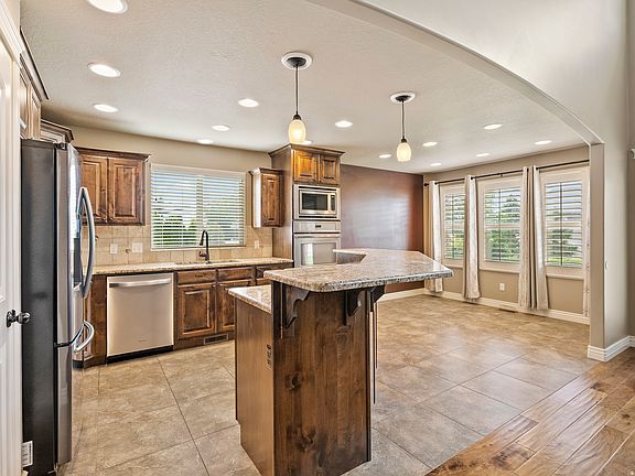 5th image of 2027 S Davis Ln