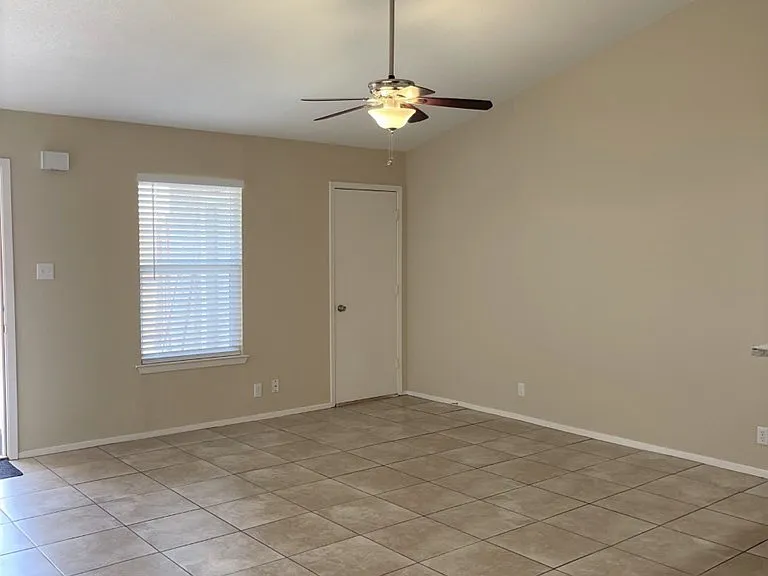 117 N Glenwood Dr #D — Photo 3