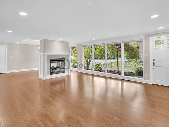 3rd image of 2610 78th Ave NE
