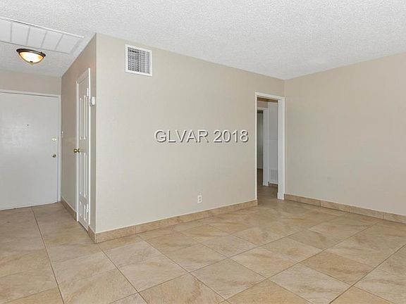 2nd image of 3021 Beechwood Pl