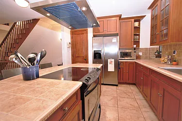 Rented by R New York